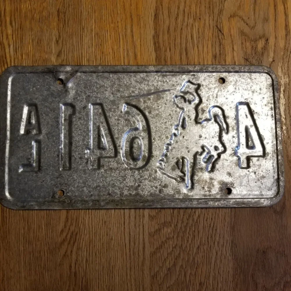 1979 Wyoming License Plate • Sweetwater County • Bucking Bronco